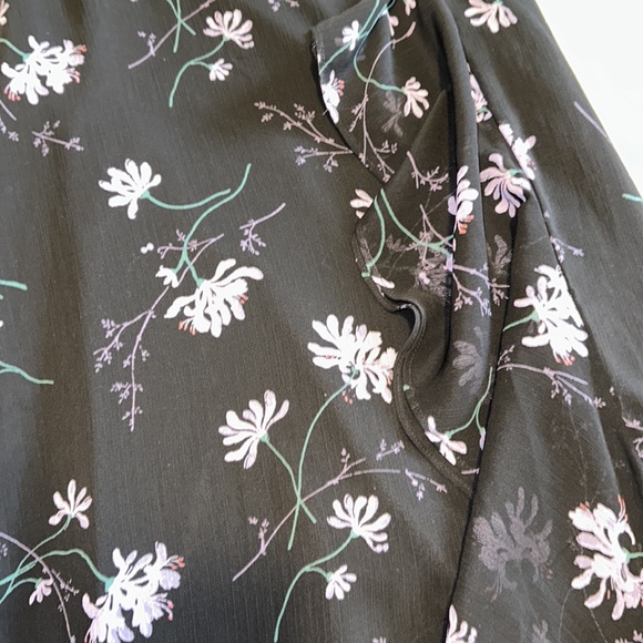 Banana Republic sheer sleeves floral long dress. Size 0 Black with lilac flowers - Picture 6 of 10